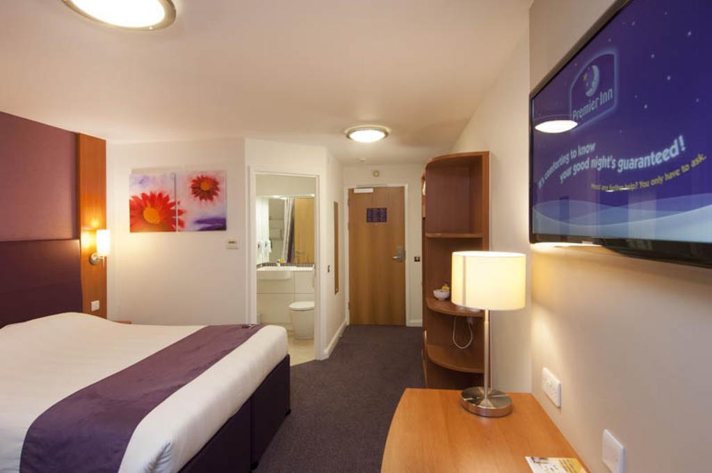 Premier Inn Manchester - Heaton Park Exterior foto